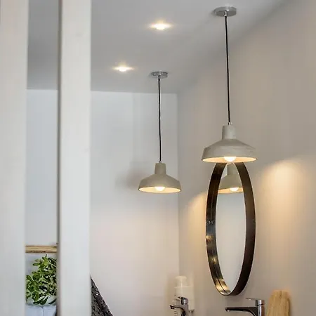 Laia Seafront Luxury Apartment