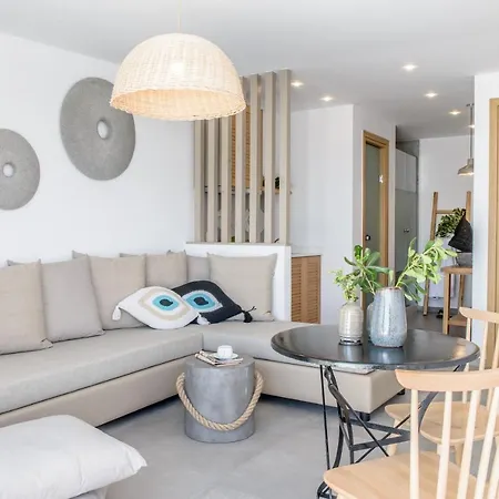 Laia Seafront Luxury Apartment